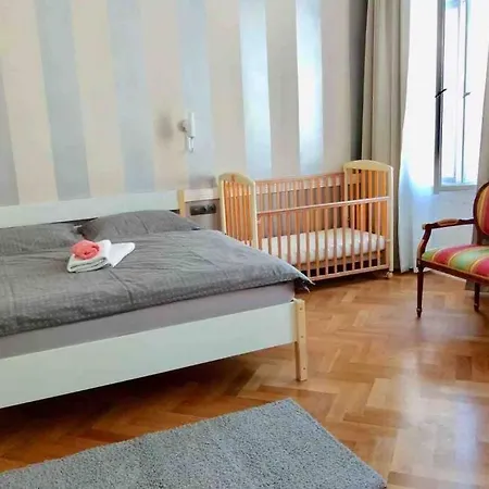 Deluxe Residence At Dancing House Prag